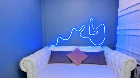 Roxy online show from 02/12/25, 01:19