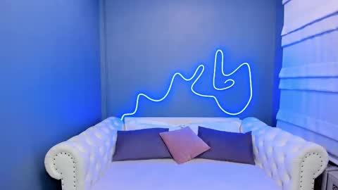 Roxy online show from 02/15/25, 01:10