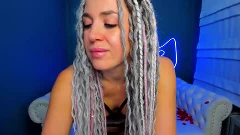 Roxy online show from 12/05/25, 01:47