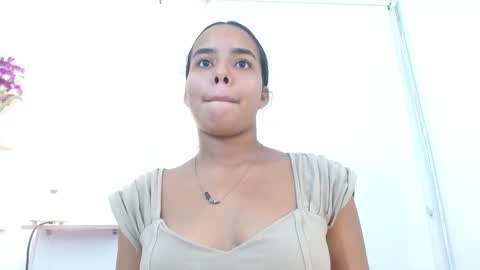 Snapshot of roxy_stone1 chatting on 10/04/25, 07:23 roxy_stone1 online show from 10/04/25, 07:23