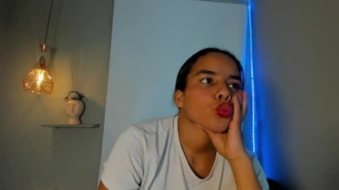 Snapshot of roxy_stone1 chatting on 05/30/26, 07:11 roxy_stone1 online show from 05/30/26, 07:11
