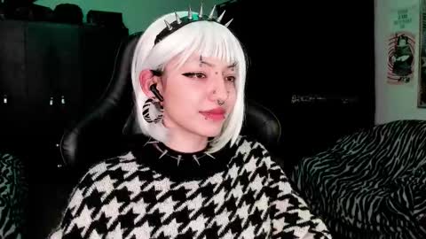 Snapshot of roxy_toxic chatting on 01/10/26, 02:02 Roxy Independient model Help me to reach 50 thumbs up online show from 01/10/26, 02:02