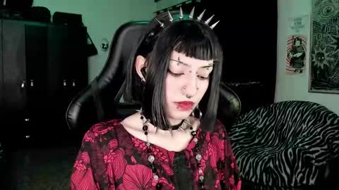 Snapshot of roxy_toxic chatting on 02/05/26, 12:37 Roxy Independient model Help me to reach 50 thumbs up online show from 02/05/26, 12:37