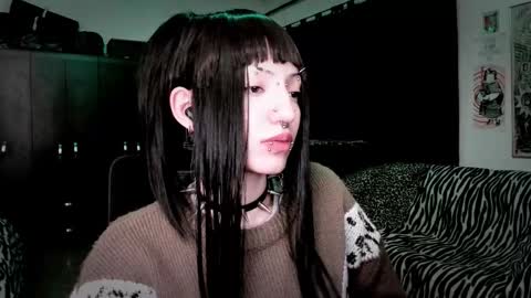 Snapshot of roxy_toxic chatting on 03/03/26, 01:23 Roxy Independient model Help me to reach 50 thumbs up online show from 03/03/26, 01:23