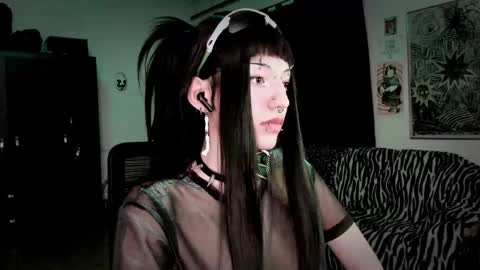 Roxy Independient model Help me to reach 50 thumbs up online show from 03/25/26, 01:33