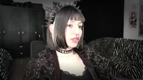 Snapshot of roxy_toxic chatting on 07/01/26, 12:34 Roxy Independient model Help me to reach 50 thumbs up online show from 07/01/26, 12:34