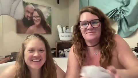 Snapshot of roxydover chatting on 01/05/25, 01:35 Roxy online show from 01/05/25, 01:35