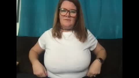 Snapshot of roxydover chatting on 02/10/25, 02:05 Roxy online show from 02/10/25, 02:05