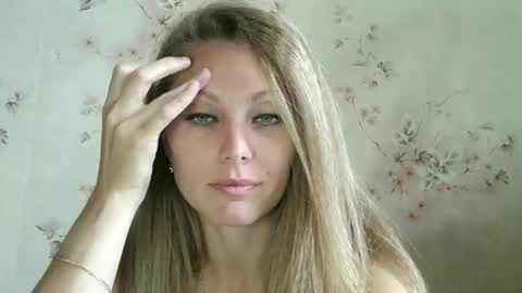 Snapshot of roxyfox18x01 chatting on 09/29/25, 06:18 roxyfox18x01 online show from 09/29/25, 06:18