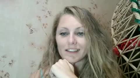 Snapshot of roxyfox18x01 chatting on 10/03/25, 08:06 roxyfox18x01 online show from 10/03/25, 08:06