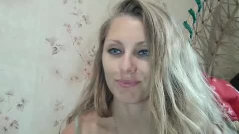 Snapshot of roxyfox18x01 chatting on 10/04/25, 01:53 roxyfox18x01 online show from 10/04/25, 01:53