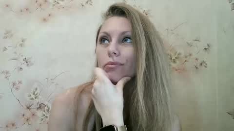 roxyfox18x01 online show from 02/12/26, 07:58