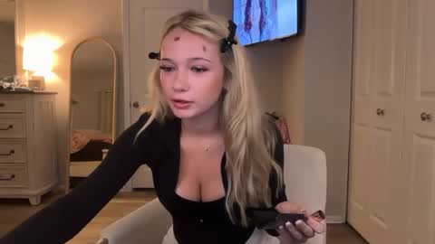 Roxy Rain online show from 03/29/26, 12:10