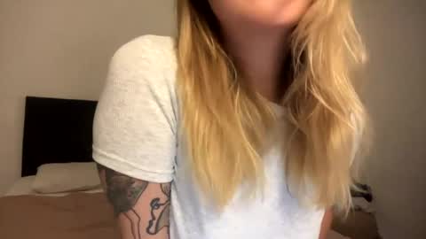 Roxy online show from 04/10/26, 01:27