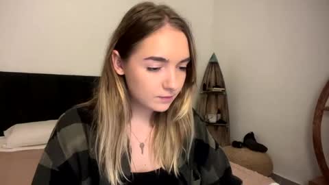 Roxy online show from 04/16/26, 01:45