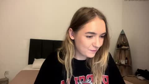 Roxy online show from 04/23/26, 01:35