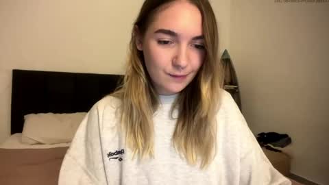 Roxy online show from 04/28/26, 01:49