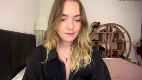Snapshot of roxysweetdream chatting on 05/06/26, 12:21 Roxy online show from 05/06/26, 12:21