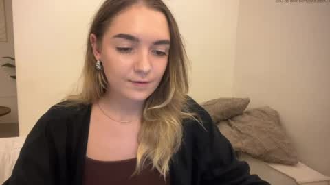 Snapshot of roxysweetdream chatting on 06/04/26, 12:22 Roxy online show from 06/04/26, 12:22