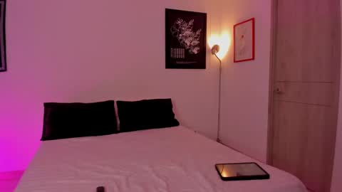 Snapshot of roxyy_x chatting on 02/21/25, 09:54 val online show from 02/21/25, 09:54