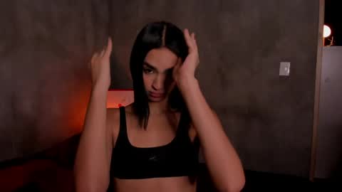 Snapshot of roxyy_x chatting on 06/10/26, 02:23 val online show from 06/10/26, 02:23