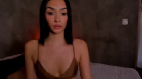 Snapshot of roxyy_x chatting on 07/08/26, 09:19 val online show from 07/08/26, 09:19