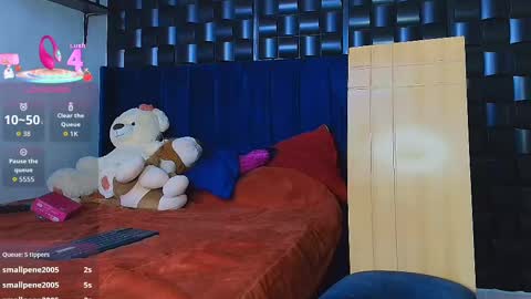 Snapshot of roy_barney chatting on 10/24/25, 07:43 ANTONIO online show from 10/24/25, 07:43