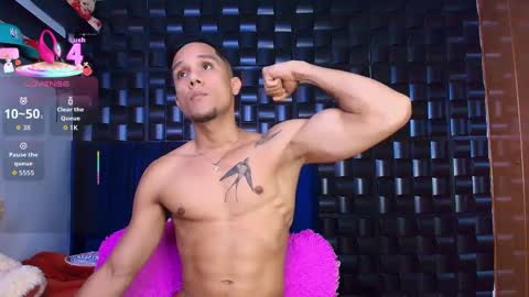 Snapshot of roy_barney chatting on 10/30/25, 07:47 ANTONIO online show from 10/30/25, 07:47