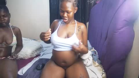 Snapshot of royal_charm chatting on 02/05/26, 11:42 royal_charm online show from 02/05/26, 11:42