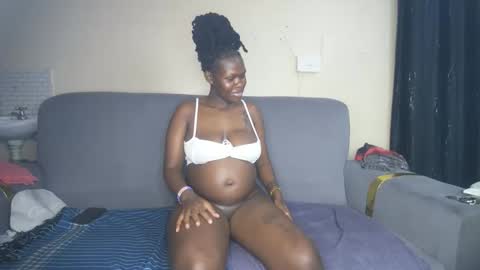 Snapshot of royal_charm chatting on 02/28/26, 07:48 royal_charm online show from 02/28/26, 07:48