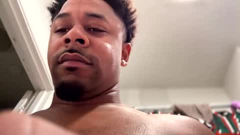 Snapshot of royal_sf chatting on 02/18/25, 06:15 Royal SF online show from 02/18/25, 06:15