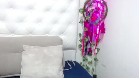 Bruna Royale  online show from 04/18/26, 04:00