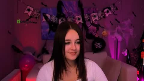 Snapshot of rozmary_ket chatting on 10/28/25, 05:48 Im Rozmary nice to meet you 3 online show from 10/28/25, 05:48