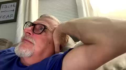 Snapshot of rs006 chatting on 10/14/25, 01:06 rs006 online show from 10/14/25, 01:06