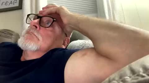 Snapshot of rs006 chatting on 10/15/25, 02:33 rs006 online show from 10/15/25, 02:33