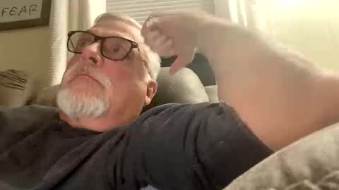 Snapshot of rs006 chatting on 10/26/25, 01:44 rs006 online show from 10/26/25, 01:44