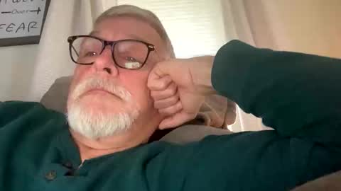 Snapshot of rs006 chatting on 11/12/25, 03:12 rs006 online show from 11/12/25, 03:12