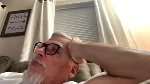 Snapshot of rs006 chatting on 11/26/25, 04:13 rs006 online show from 11/26/25, 04:13