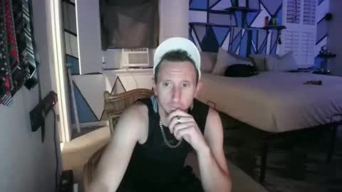 rtwood2577855654 online show from 04/25/26, 07:44