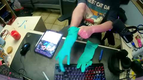 rubberglovebird online show from 05/09/26, 11:54