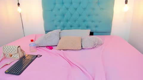 Snapshot of rubiroose chatting on 12/18/24, 08:47 Rubii online show from 12/18/24, 08:47