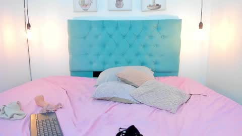 Snapshot of rubiroose chatting on 01/11/25, 12:55 Rubii online show from 01/11/25, 12:55