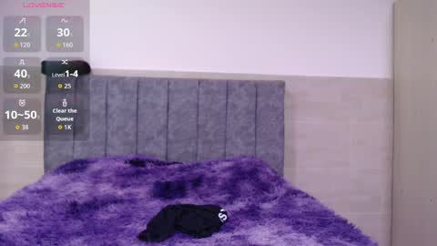 Snapshot of ruby__redd chatting on 12/21/25, 07:43 Ruby and Vanie online show from 12/21/25, 07:43