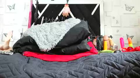 Snapshot of rubyemerald_ chatting on 10/10/25, 01:37 rubyemerald_ online show from 10/10/25, 01:37