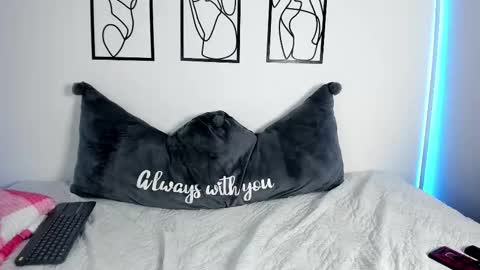 Snapshot of rubyy_24 chatting on 12/13/25, 07:53 I am Ruby online show from 12/13/25, 07:53