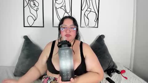 Snapshot of rubyy_24 chatting on 12/15/25, 08:02 I am Ruby online show from 12/15/25, 08:02