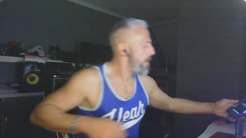 Snapshot of ruffi77 chatting on 12/29/24, 10:25 Chico que rico Caliente online show from 12/29/24, 10:25