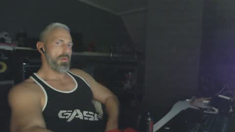 Snapshot of ruffi77 chatting on 01/06/25, 12:16 Chico que rico Caliente online show from 01/06/25, 12:16