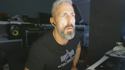 Snapshot of ruffi77 chatting on 01/07/25, 10:22 Chico que rico Caliente online show from 01/07/25, 10:22