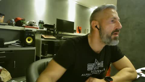 Snapshot of ruffi77 chatting on 01/08/25, 06:52 Chico que rico Caliente online show from 01/08/25, 06:52